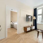 Piekny Na Starym Miescie Blisko Fontanny Neptuna By Renters