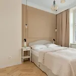 Piekny Na Starym Miescie Blisko Fontanny Neptuna By Renters Apartment Gdansk