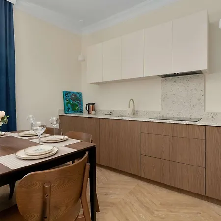 Apartment Piekny Na Starym Miescie Blisko Fontanny Neptuna By Renters *