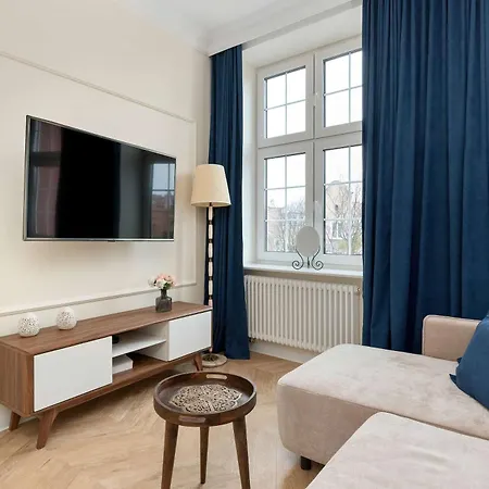 Piekny Na Starym Miescie Blisko Fontanny Neptuna By Renters