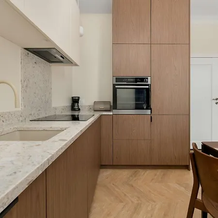 Piekny Na Starym Miescie Blisko Fontanny Neptuna By Renters Danzig